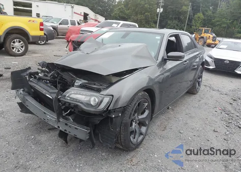 2023 Chrysler 300 300S z USA, uszkodzony, nr VIN 2C3CCABG6PH585200